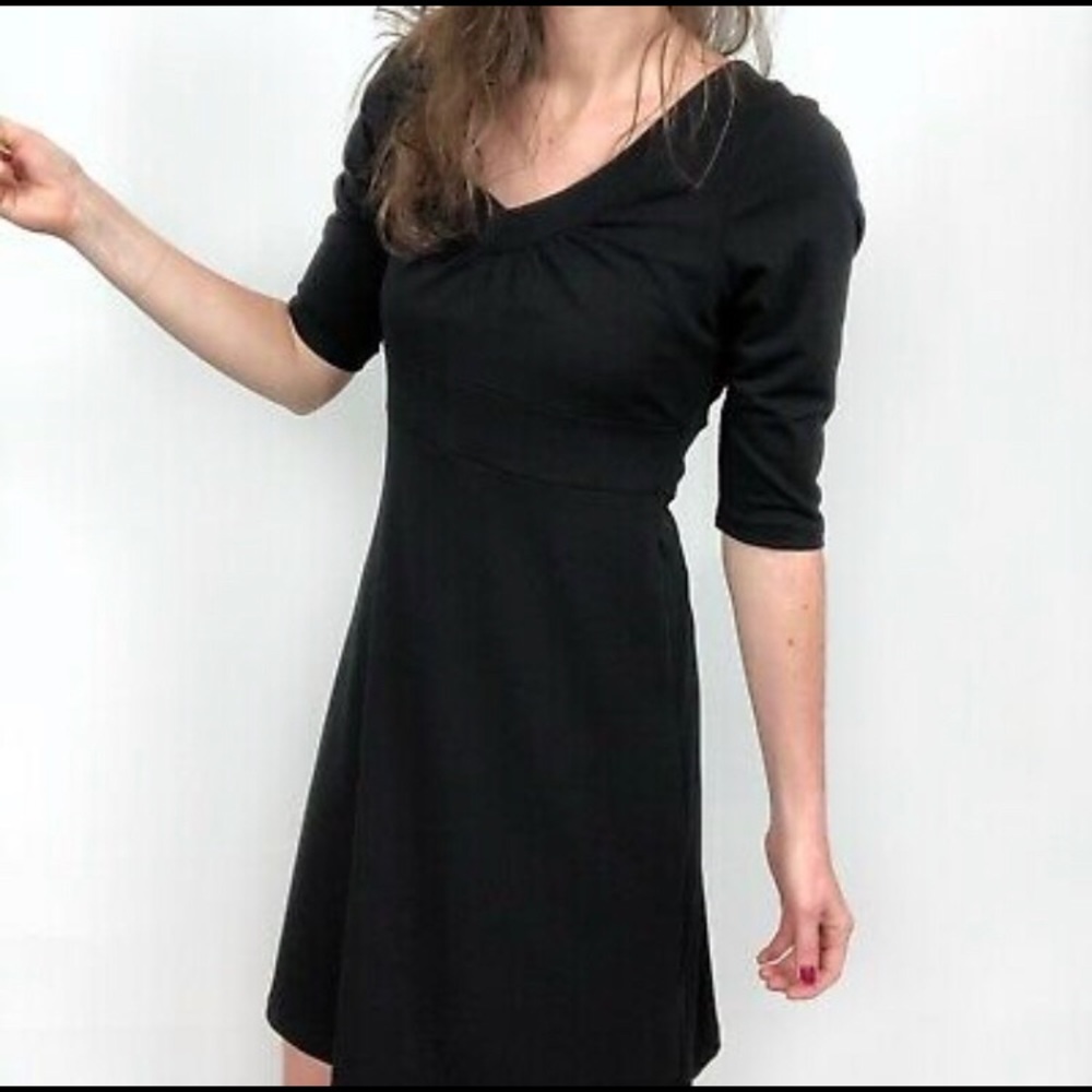 Eddie Bauer Black Lily 3/4 Sleeve V-Neck Dress